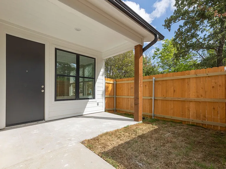 211 Lynn Dr — Photo 35