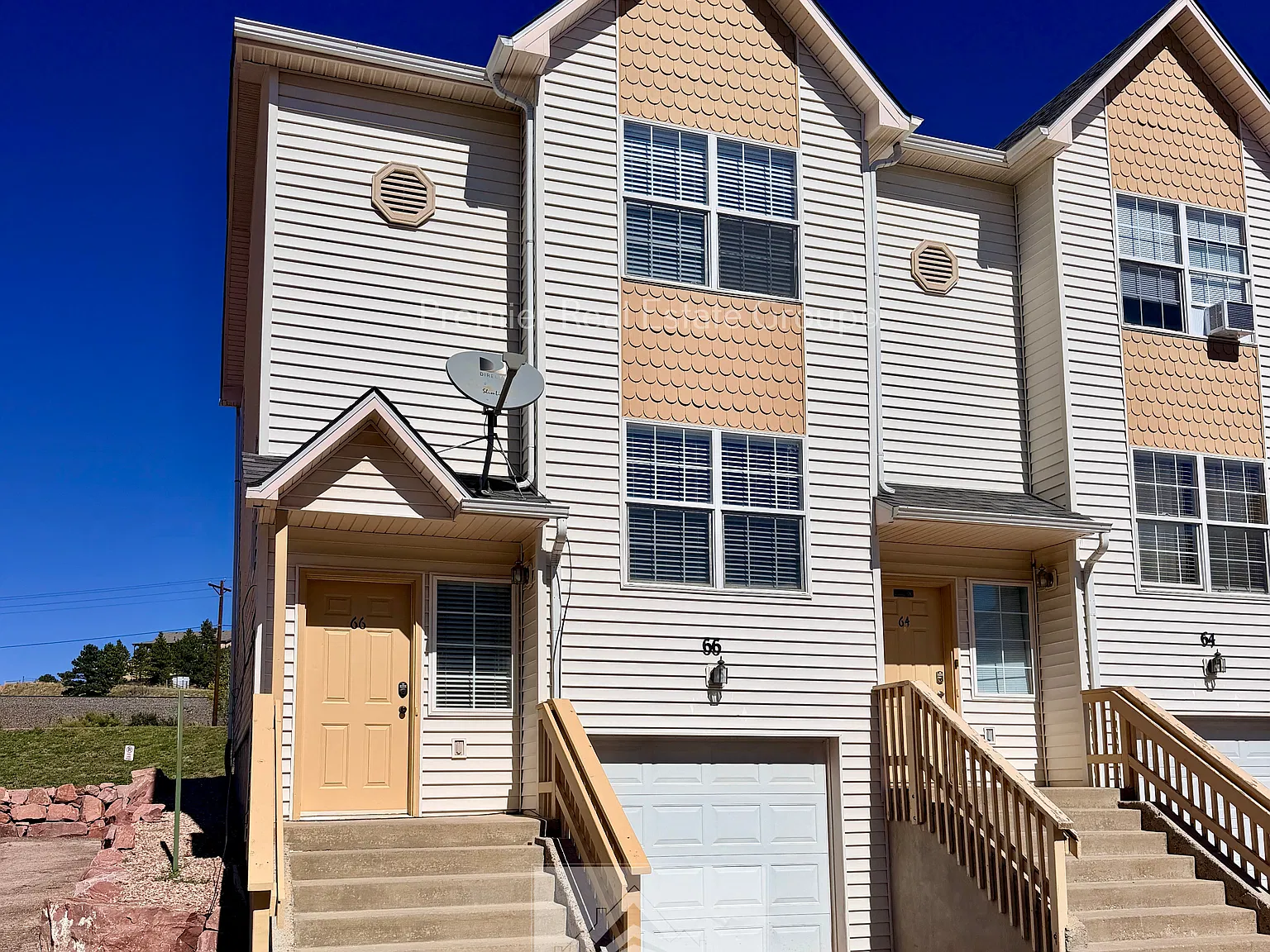 3 bed, 2.5 bath, 1483 sqft, $1,985 — Photo 1