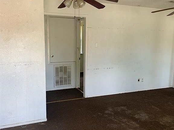3rd image of 4520 Lakecrest Dr