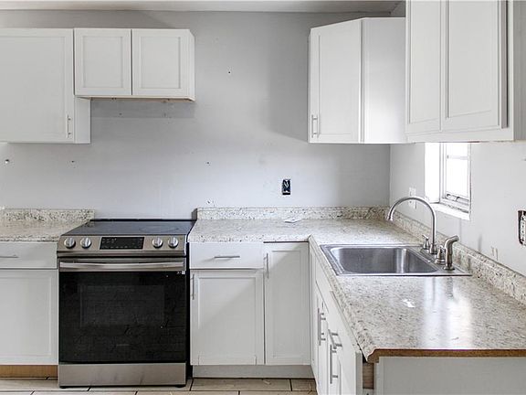 3rd image of 3725 Baker Dr