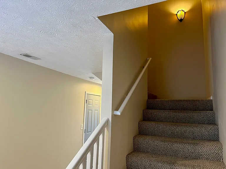 102 W Lincoln St #3 — Photo 14