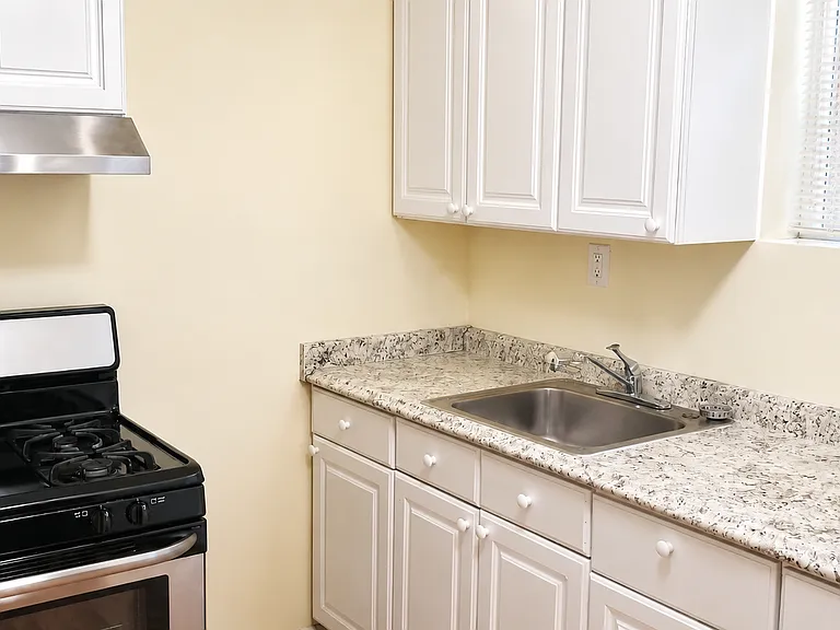 71 Front St #5 — Photo 2