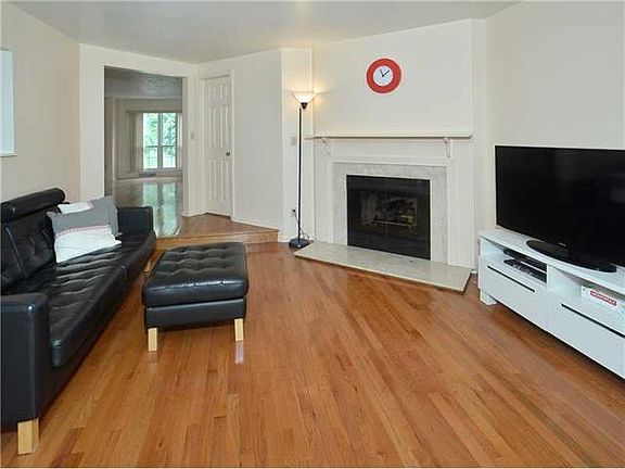 3rd image of 467 Shadywood Dr