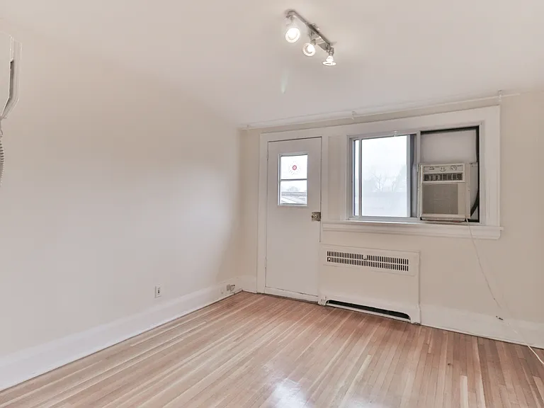 938 Avenue Rd #3 — Photo 6