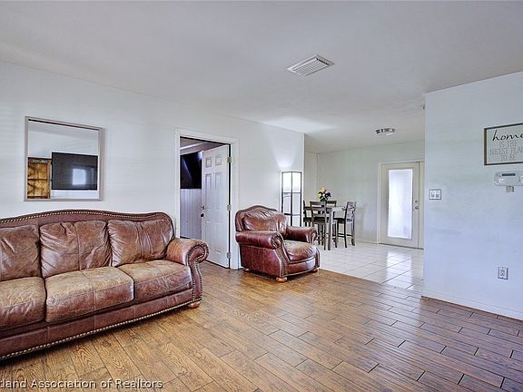 4th image of 115 Longview Rd