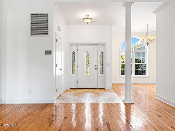 5th image of 4405 Bluffan Court SE