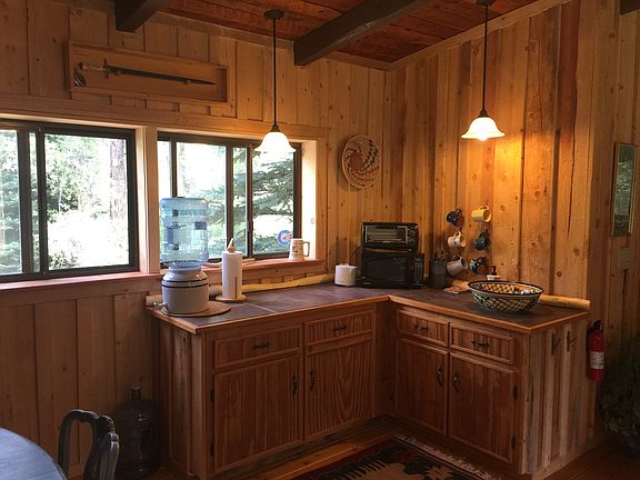  Kitchenette in bunkhouse