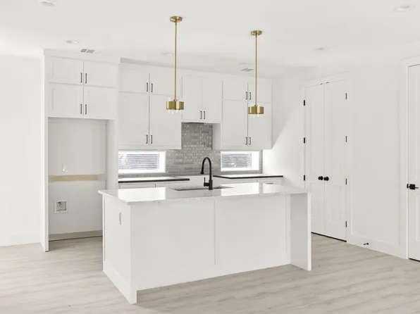 4711 Sylvester St, Dallas, TX 75219