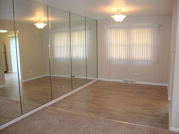 2nd image of 4924 Lakeshore Dr