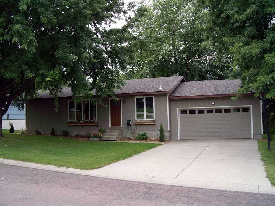 1st image of 800 W Circle Dr