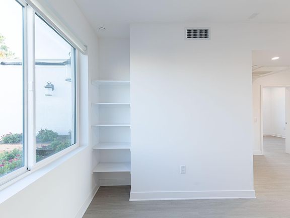 3rd image of 843 Wilcox Ave #402