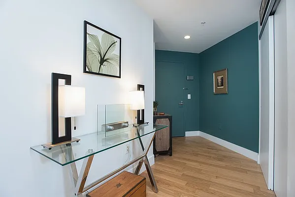 Sold by Nestseekers | media 6