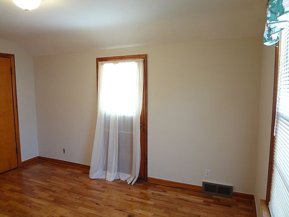 4th image of 1638 Park Ave