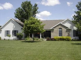 1515 Woodview Dr, Adrian, MI 49221