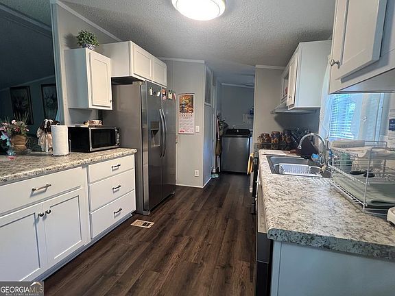5th image of 166 Pebble Hills Rd