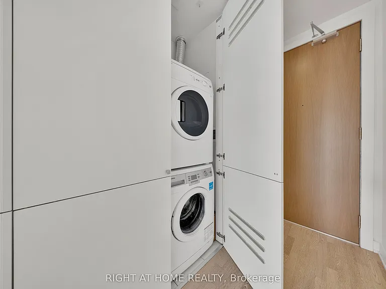 629 King St W #625 — Photo 26