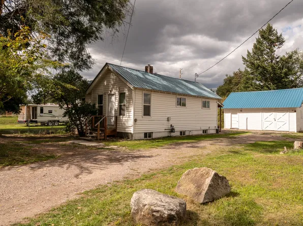 8 Riverside Dr, Kalispell, MT 59901