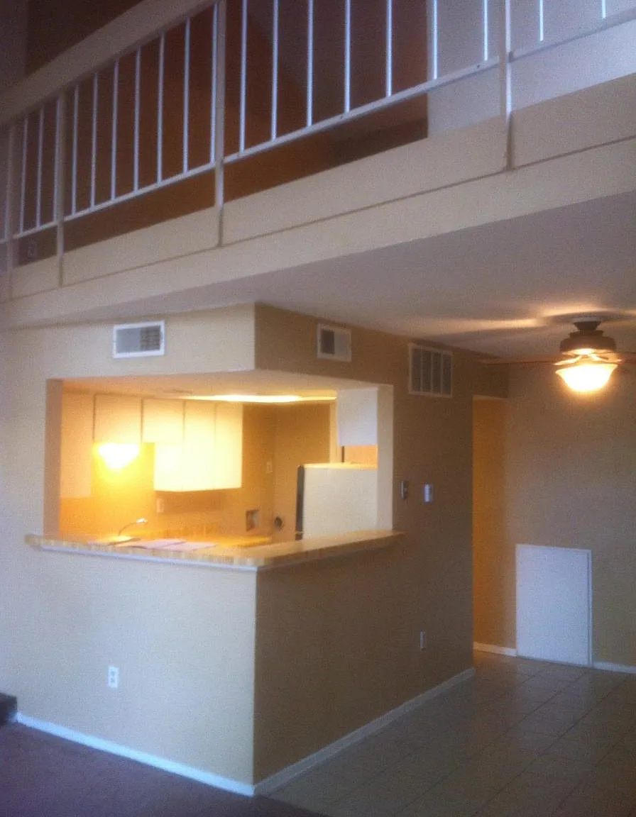 1 bed, 1.5 bath, 700 sqft, $1,200 — Photo 1