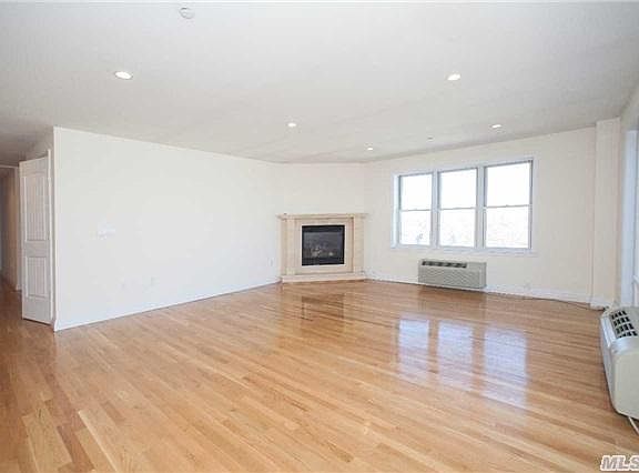 3rd image of 125 E Broadway #607