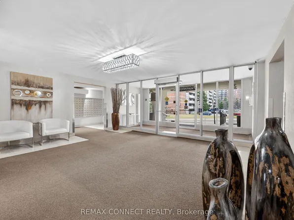 2 Glamorgan Ave #910, Toronto, ON M1P 2M8