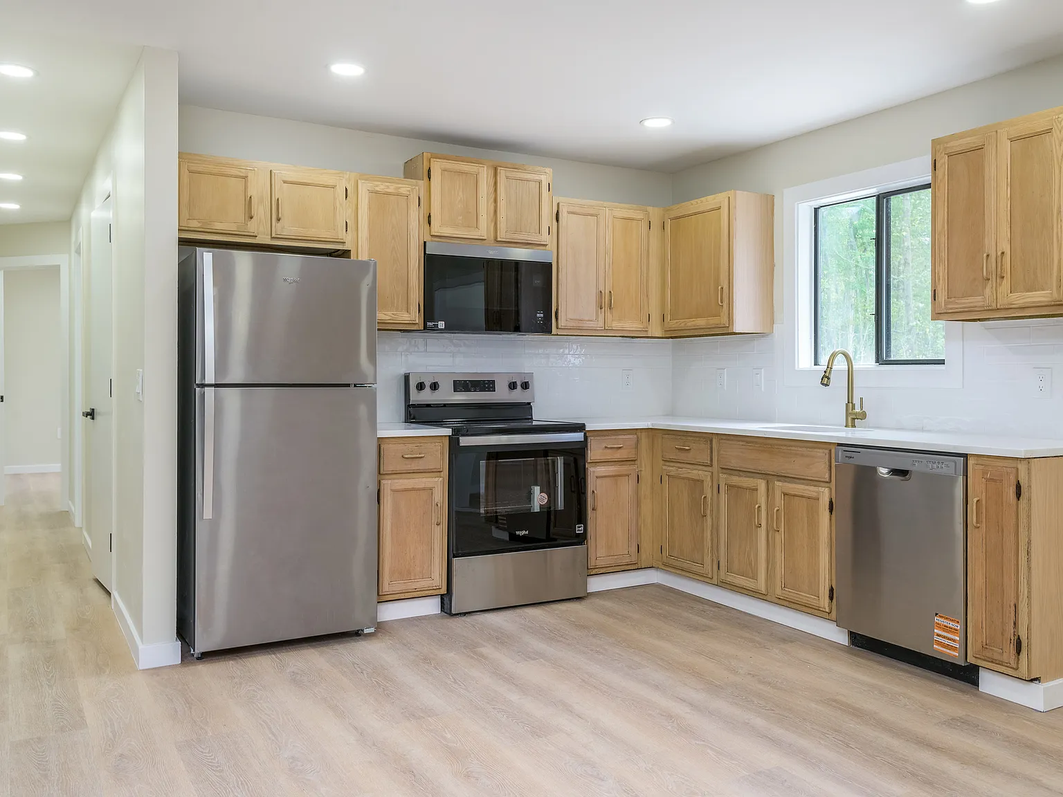 7 bed, 2371 sqft, $3,200 — Photo 3