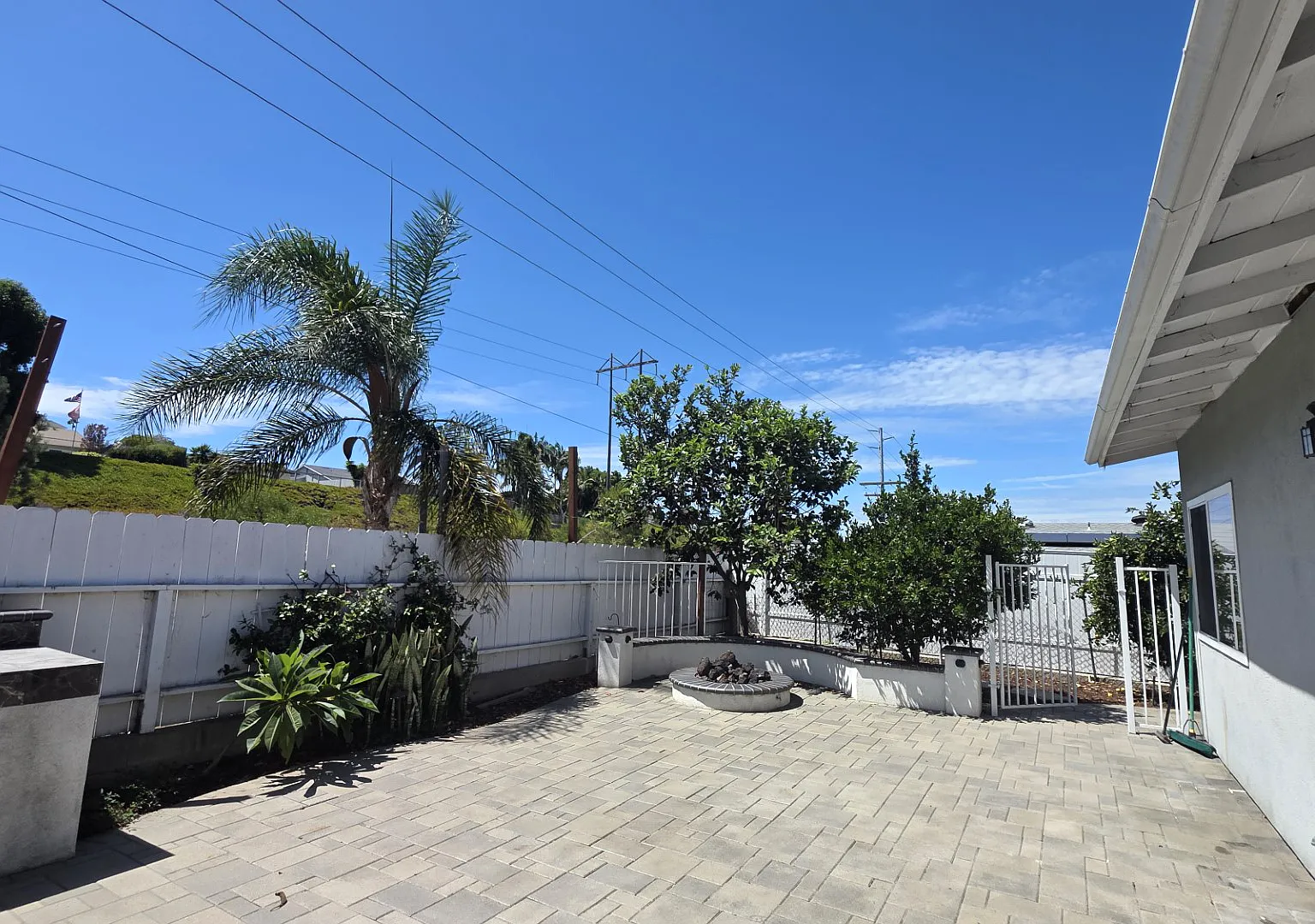 3 bed, 1280 sqft, $3,500 — Photo 3