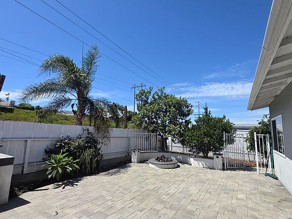 3rd image of 4077 Lake Blvd