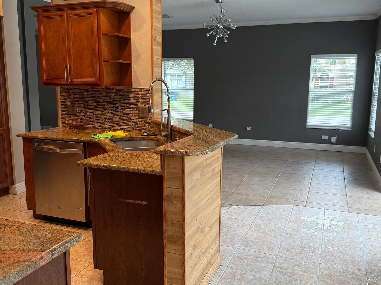 4 bed, 2716 sqft, $3,500 — Photo 3