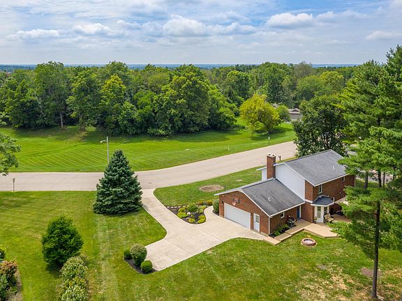 2nd image of 216 Camelot Dr