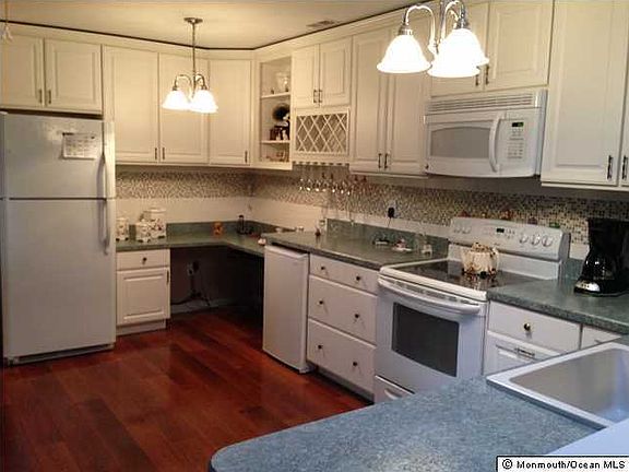 2nd image of 4 Betsy Ross Lane #C