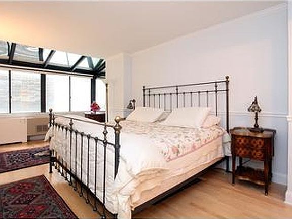 3rd image of 303 E 49th St #5