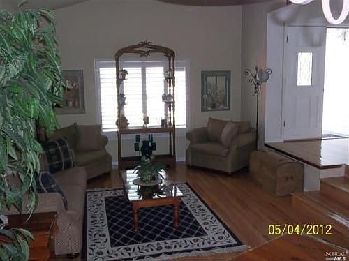 3rd image of 400 Hillcrest Cir