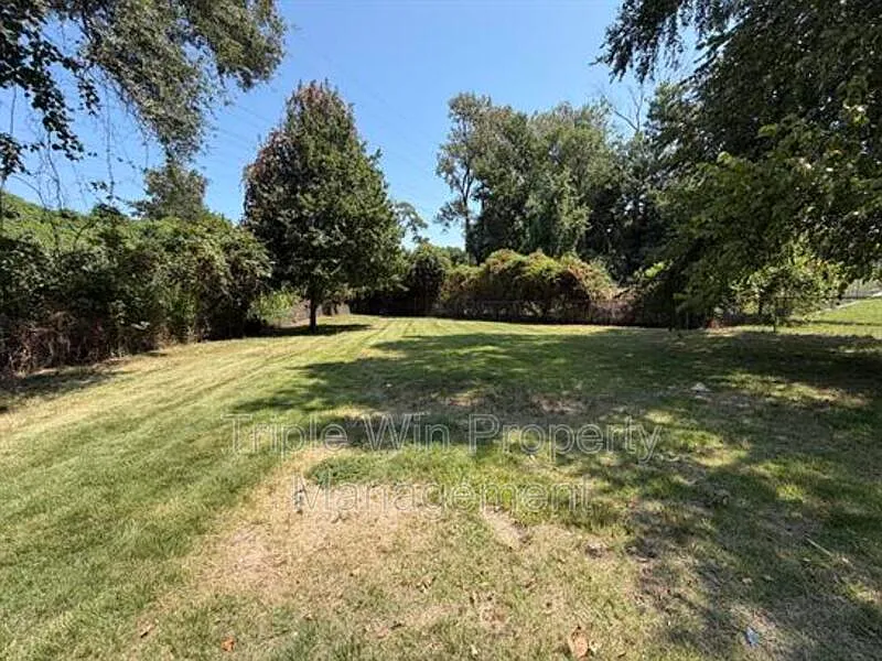 2 bed, 1.5 bath, 1200 sqft, $1,549 — Photo 4