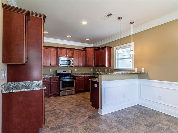 5th image of 109 Alberta Cir