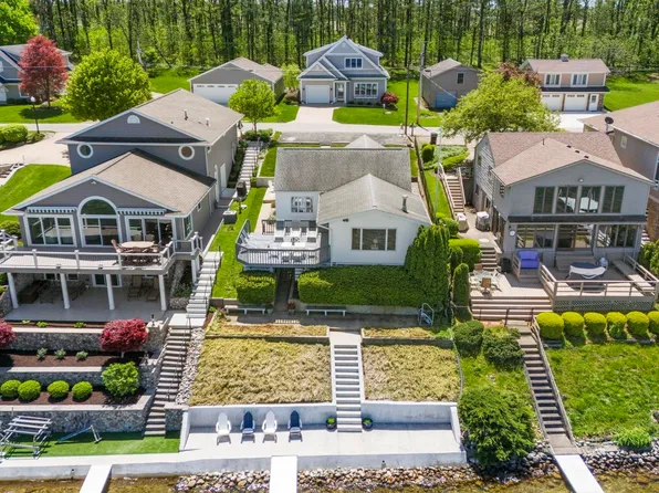 824 S Clear Lake Dr, Fremont, IN 46737