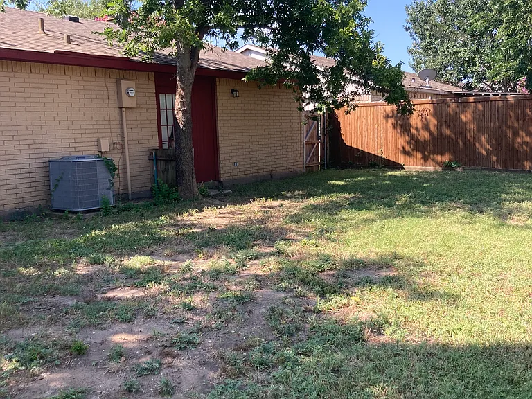 723 Valley View Dr — Photo 12