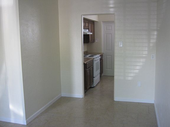 4th image of 1632 E Oak St APT 3