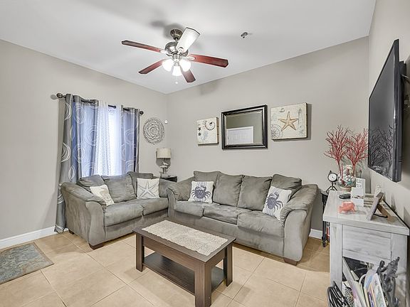 3rd image of 105 E Pike St #1