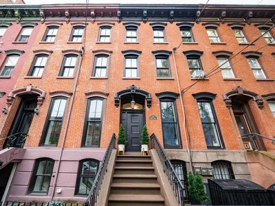 213 8th St, Jersey City, NJ, 07302