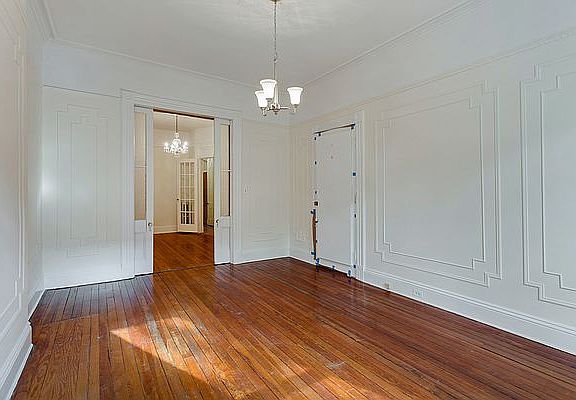 5th image of 557 10th St APT 1