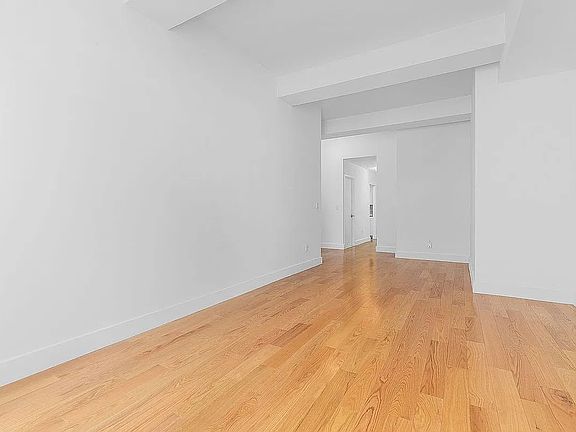4th image of 99 John St APT 819