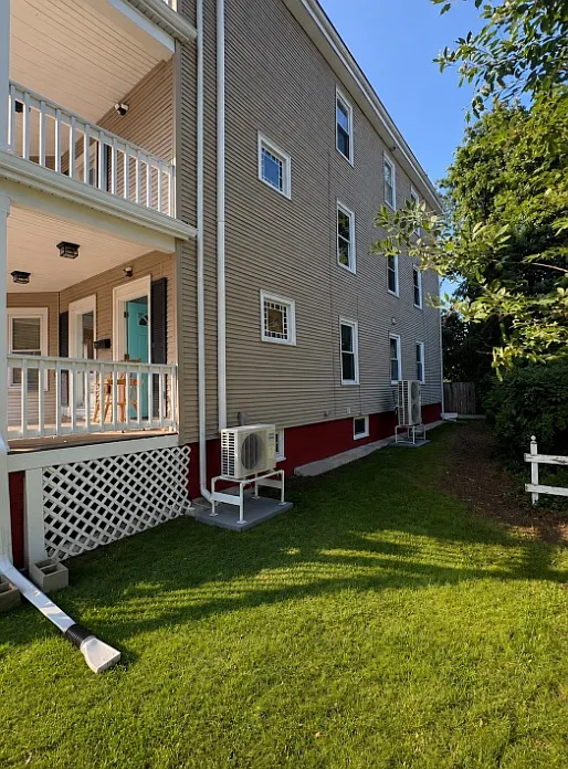 3 bed, 1300 sqft, $2,600 — Photo 2