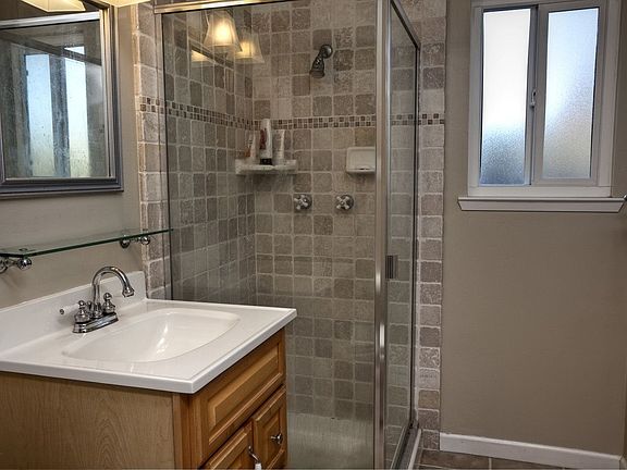 5th image of 1010 Golden Gate Ave