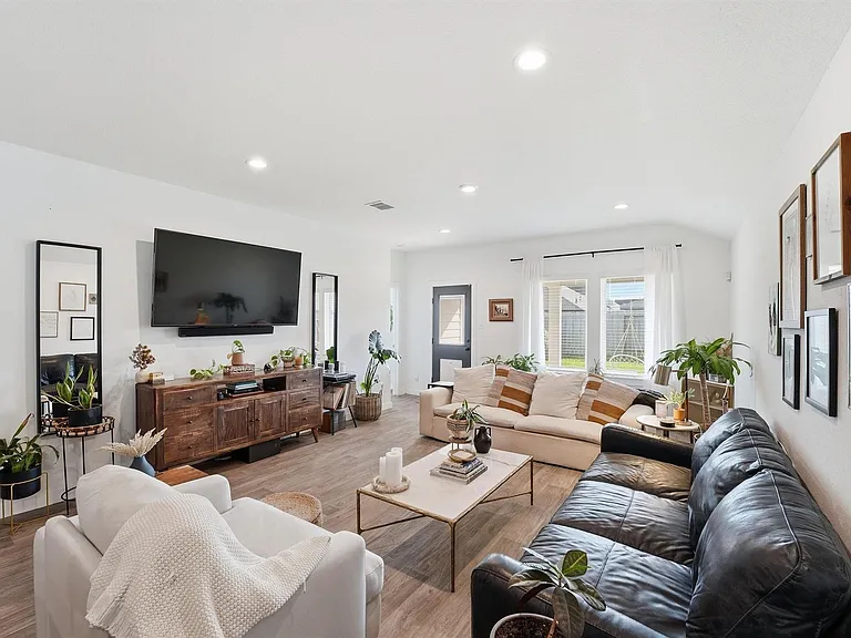 3815 Haydon Ridge Ln — Photo 8