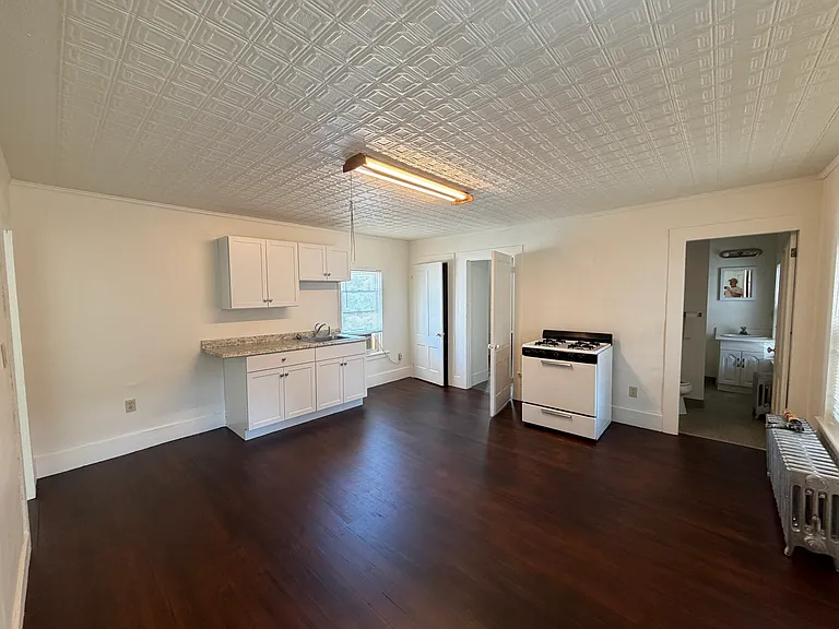17 Center St #2B — Photo 6