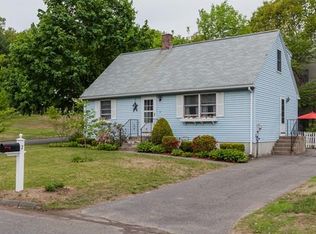 2 Tara Cir, Northampton, MA 01062