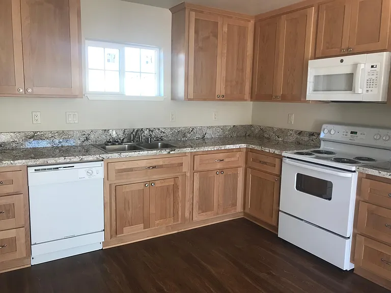 7767 Skyway — Photo 7