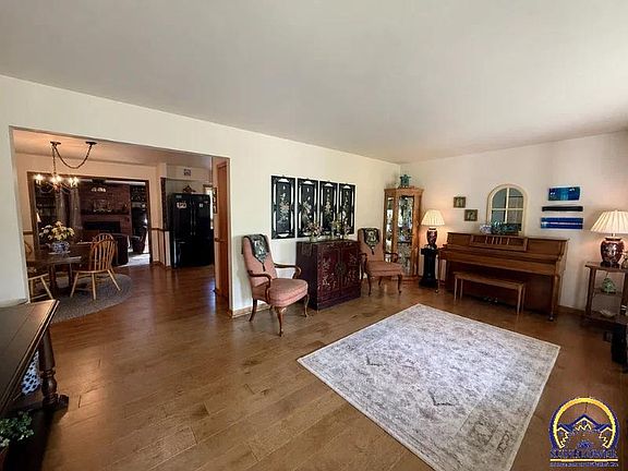5th image of 106 Kansas Ave