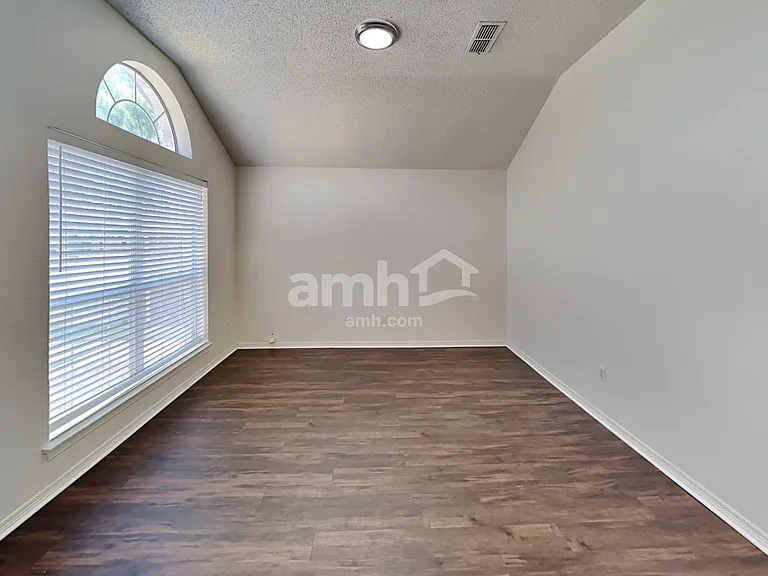 6024 Silkcrest Trl — Photo 10