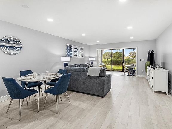 4th image of 9286 Vista Del Lago #E